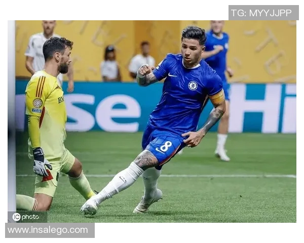 切尔西更衣室风波升级斯特林与恩佐训练场激烈冲突引发关注